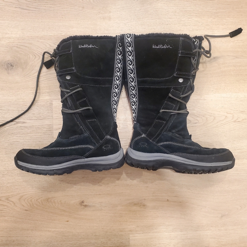 Stylish Women's Black Winter Boots Size 8 - Picture 2 of 6